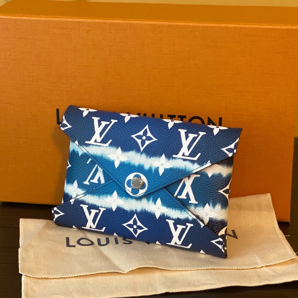 Louis Vuitton Kirigami Pochette MM: Escale